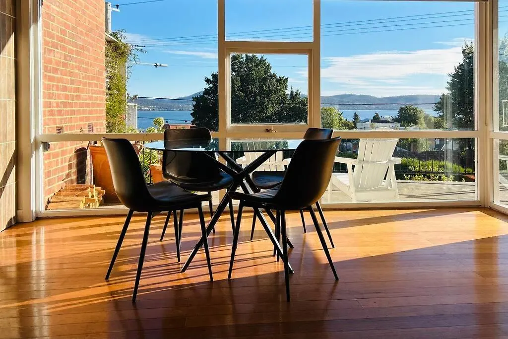 Вилла The Tassie - Luxury With Panoramic Water Views Хобарт Австралия