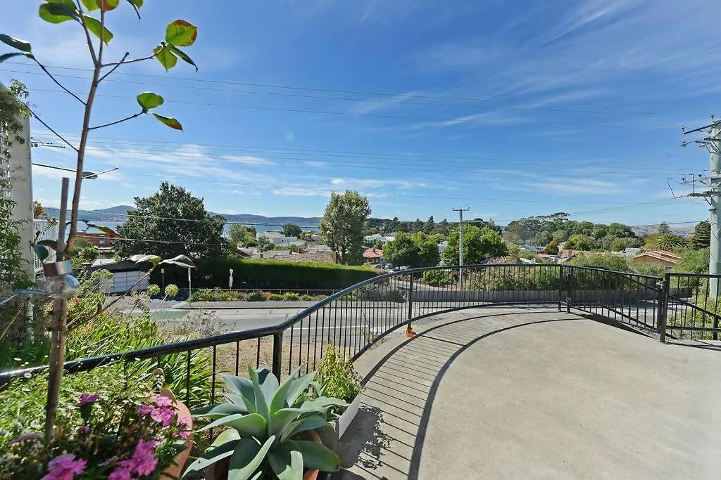 Вилла The Tassie - Luxury With Panoramic Water Views Хобарт